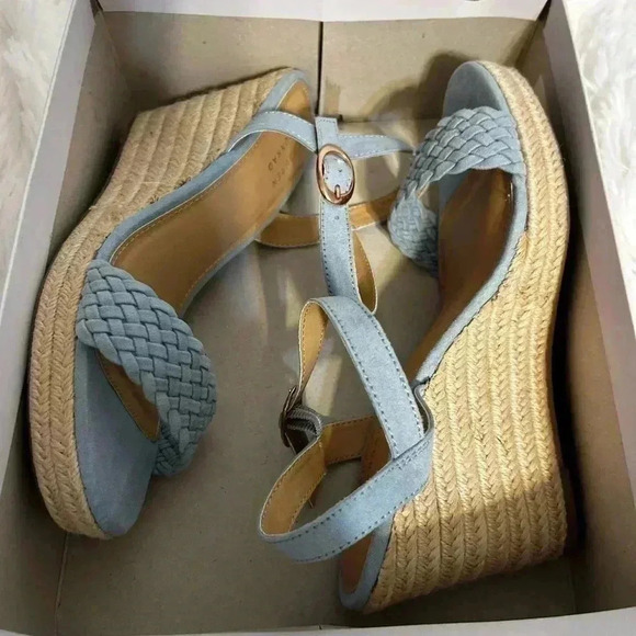 Size 10 Lauren Conrad summer heel wedges. - Picture 9 of 10